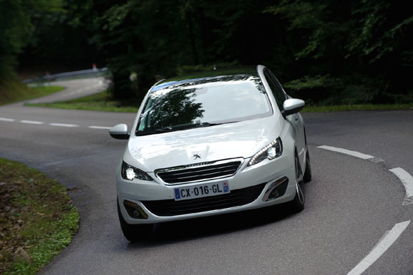 Record di consumi per la PEUGEOT 308 con il nuovo motore PureTech