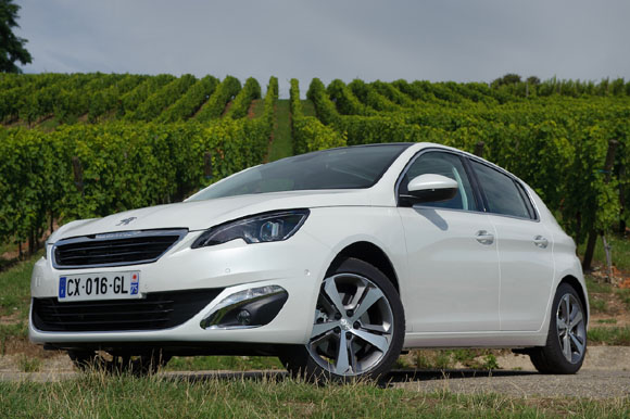 Record di consumi per la PEUGEOT 308 con il nuovo motore PureTech
