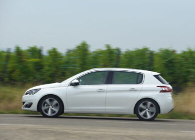 Record di consumi per la PEUGEOT 308 con il nuovo motore PureTech