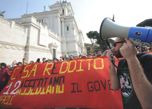 Emergenza casa, occupata l’Anagrafe Emergenza casa, occupata l’Anagrafe