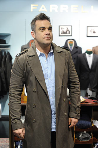 Robbie Williams: “Sono stato rapito dagli alieni”. Il nuovo racconto… Robbie Williams: “Sono stato rapito dagli alieni”. Il nuovo racconto…