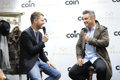 Robbie Williams: “Sono stato rapito dagli alieni”. Il nuovo racconto… Robbie Williams: “Sono stato rapito dagli alieni”. Il nuovo racconto…
