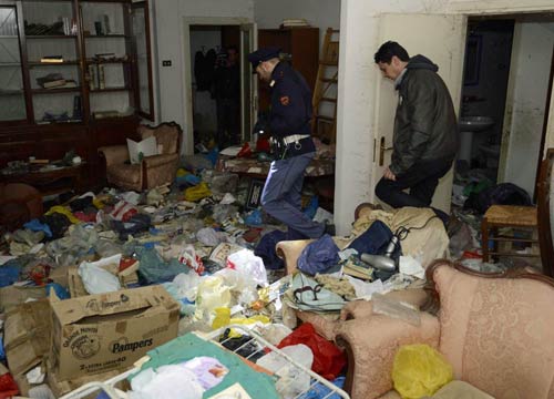 Parigi, ritrovati quattro bambini segregati dalla nascita Parigi, ritrovati quattro bambini segregati dalla nascita