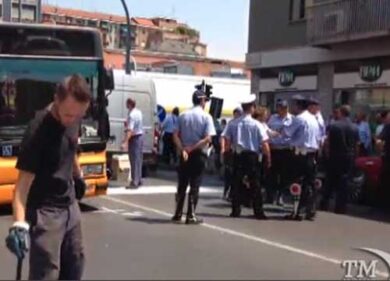 VIDEO: Milano, donna investita e uccisa da un autobus in via Padova