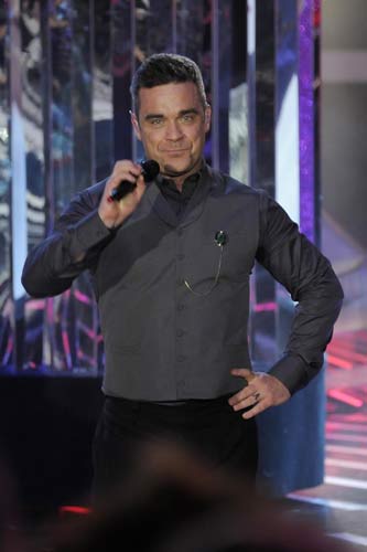 Robbie Williams: “Sono stato rapito dagli alieni”. Il nuovo racconto… Robbie Williams: “Sono stato rapito dagli alieni”. Il nuovo racconto…