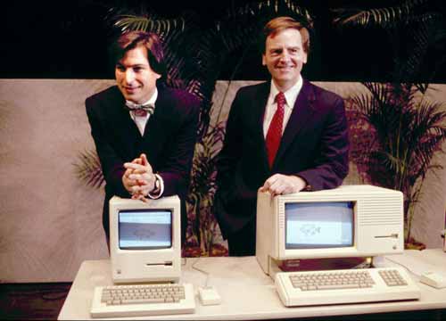 Cook perseguitato dallo spettro di Jobs: tutti i segreti di Apple Cook perseguitato dallo spettro di Jobs: tutti i segreti di Apple