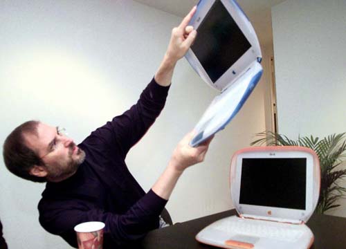 Cook perseguitato dallo spettro di Jobs: tutti i segreti di Apple Cook perseguitato dallo spettro di Jobs: tutti i segreti di Apple