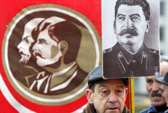 Incubo comunismo sul voto Ue. Viaggio nella nostalgia dilagante Incubo comunismo sul voto Ue. Viaggio nella nostalgia dilagante