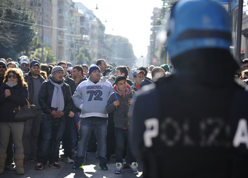 Obama a Roma, allarme sicurezza. Gli antagonisti dichiarano guerra Obama a Roma, allarme sicurezza. Gli antagonisti dichiarano guerra