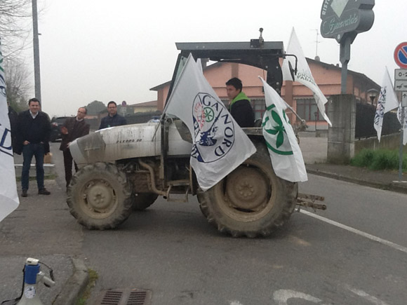 Profughi a Pavia in hotel 4 stelle. E la Lega Nord si ribella. Il caso Profughi a Pavia in hotel 4 stelle. E la Lega Nord si ribella. Il caso