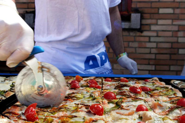 Rivalutato il cibo spazzatura. Cheeseburger e tequila? Fanno dimagrire Rivalutato il cibo spazzatura. Cheeseburger e tequila? Fanno dimagrire
