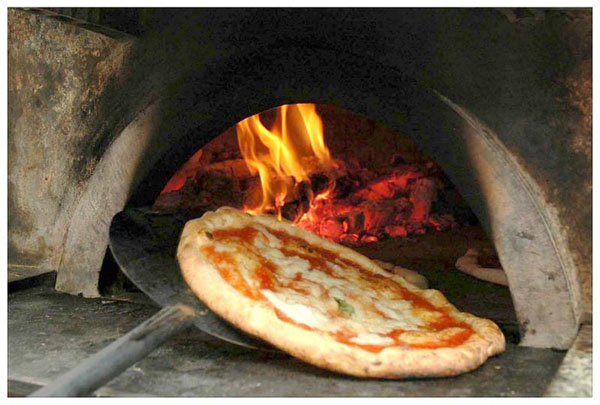 Rivalutato il cibo spazzatura. Cheeseburger e tequila? Fanno dimagrire Rivalutato il cibo spazzatura. Cheeseburger e tequila? Fanno dimagrire