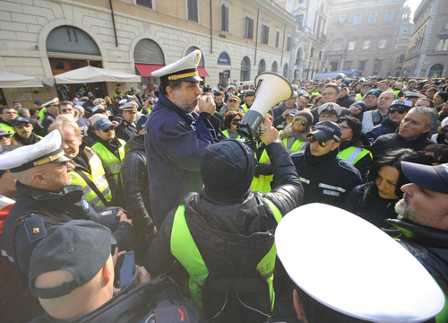 Impunità, protezioni politiche e… I segreti del partito della polizia Impunità, protezioni politiche e… I segreti del partito della polizia