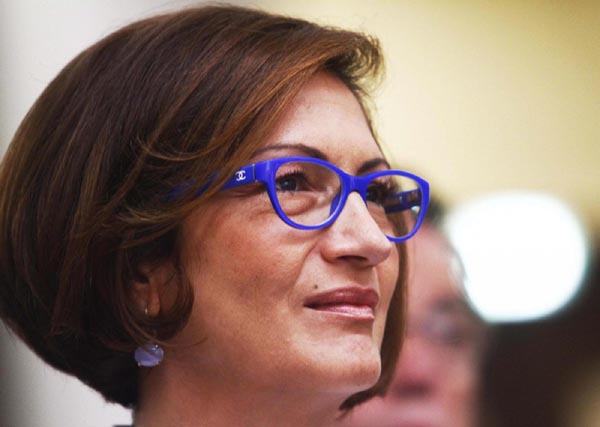 Dall’austera Pivetti al blu-Boschi. Le donne di Renzi cambiano stile Dall’austera Pivetti al blu-Boschi. Le donne di Renzi cambiano stile