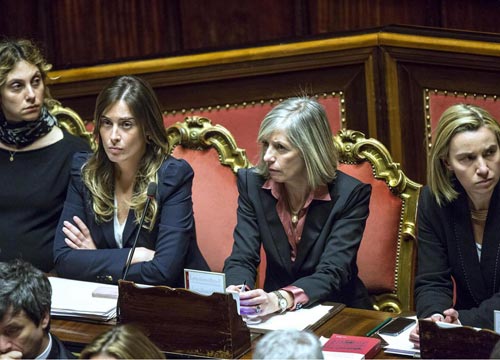 Dall’austera Pivetti al blu-Boschi. Le donne di Renzi cambiano stile Dall’austera Pivetti al blu-Boschi. Le donne di Renzi cambiano stile