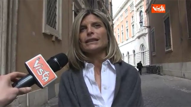 Dall’austera Pivetti al blu-Boschi. Le donne di Renzi cambiano stile Dall’austera Pivetti al blu-Boschi. Le donne di Renzi cambiano stile