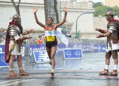 Maratona Roma: è record day. Storico trionfo di Alex Zanardi
