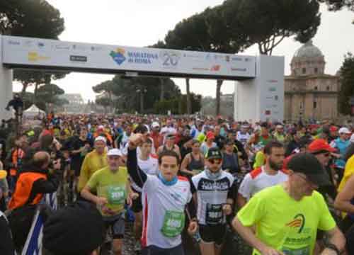 Maratona Roma: è record day. Storico trionfo di Alex Zanardi Maratona Roma: è record day. Storico trionfo di Alex Zanardi