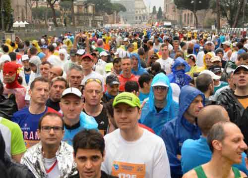 Maratona Roma: è record day. Storico trionfo di Alex Zanardi Maratona Roma: è record day. Storico trionfo di Alex Zanardi