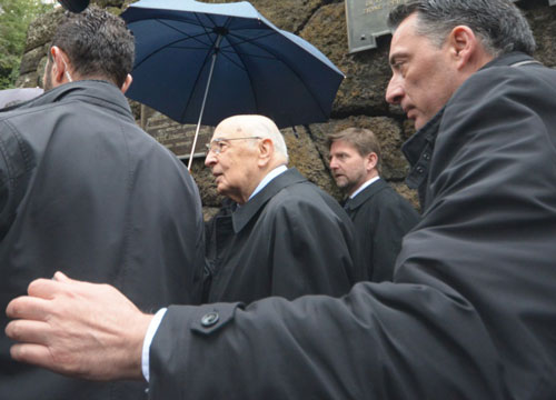 Fosse Ardeatine, 70 anni fa l’eccidio. Incombe il fantasma del “boia” Priebke Fosse Ardeatine, 70 anni fa l’eccidio. Incombe il fantasma del “boia” Priebke