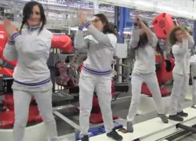 “Felici di lavorare a Melfi”. Gli operai Fiat ballano in un video