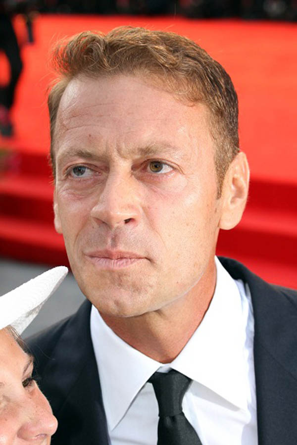 Rocco Siffredi nei bagni dei locali: la nuova campagna Paddy Power Rocco Siffredi nei bagni dei locali: la nuova campagna Paddy Power