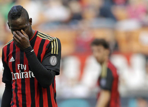 Seedorf: “Balotelli? Lo tratto come tutti gli altri…” Seedorf: “Balotelli? Lo tratto come tutti gli altri…”
