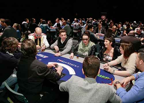 Il poker ha il suo talent show. Casa degli assi, a Roma la “laurea” Il poker ha il suo talent show. Casa degli assi, a Roma la “laurea”