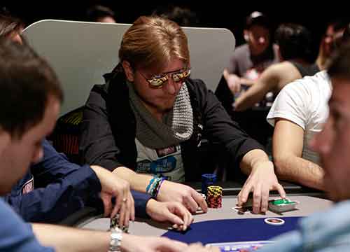 Il poker ha il suo talent show. Casa degli assi, a Roma la “laurea” Il poker ha il suo talent show. Casa degli assi, a Roma la “laurea”