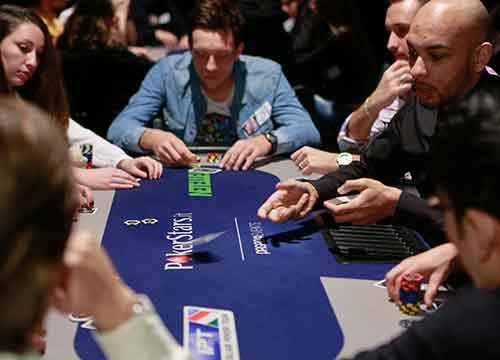Il poker ha il suo talent show. Casa degli assi, a Roma la “laurea” Il poker ha il suo talent show. Casa degli assi, a Roma la “laurea”