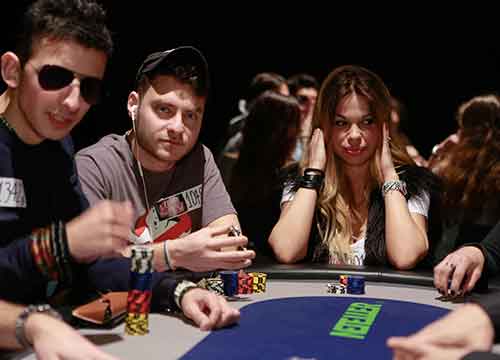 Il poker ha il suo talent show. Casa degli assi, a Roma la “laurea” Il poker ha il suo talent show. Casa degli assi, a Roma la “laurea”