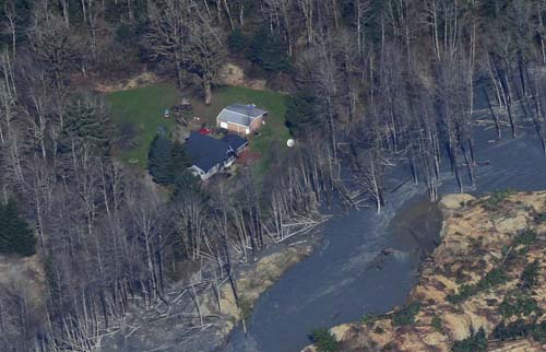 Usa, frana spazza via villaggio: morti e dispersi Usa, frana spazza via villaggio: morti e dispersi