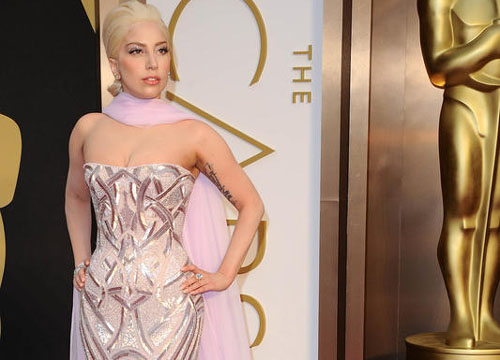 La Perla (s)veste Lady Gaga. E Gas sceglie Marc Marquez La Perla (s)veste Lady Gaga. E Gas sceglie Marc Marquez
