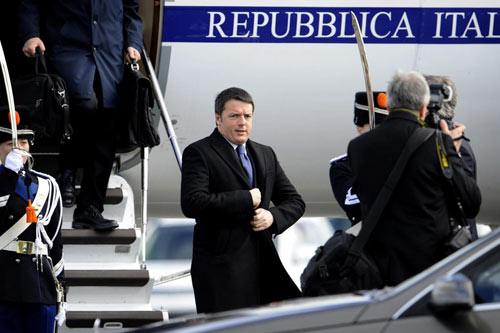 Renzi abbandona i leader europei all’Aja. “Scusate, ma ho degli impegni a Roma”