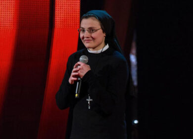 Suor Cristina, il fenomeno “viral” fu scoperta da Claudia Koll