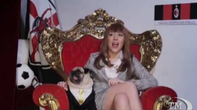 VIDEO: Francesca Macrì imita Barbara Berlusconi con il “fido” Adriano