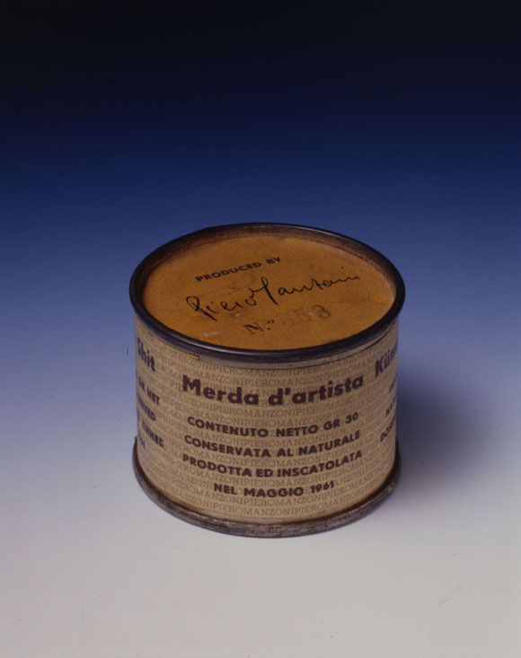 Arte/ Palazzo Reale rende omaggio a Piero Manzoni, provocatorio e dissacrante Arte/ Palazzo Reale rende omaggio a Piero Manzoni, provocatorio e dissacrante