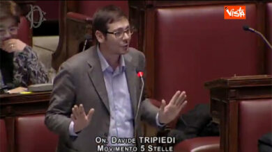 VIDEO: Tripiedi (M5S), gaffe in aula: “sarò breve e circonciso”