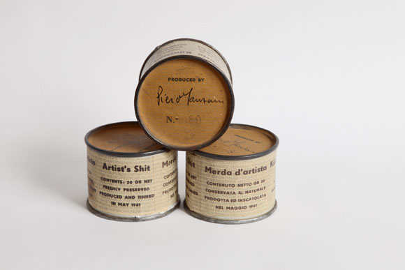 Arte/ Palazzo Reale rende omaggio a Piero Manzoni, provocatorio e dissacrante Arte/ Palazzo Reale rende omaggio a Piero Manzoni, provocatorio e dissacrante
