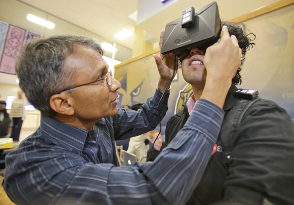 Facebook compra Oculus per 2 mld: la realtà virtuale non è più un gioco Facebook compra Oculus per 2 mld: la realtà virtuale non è più un gioco