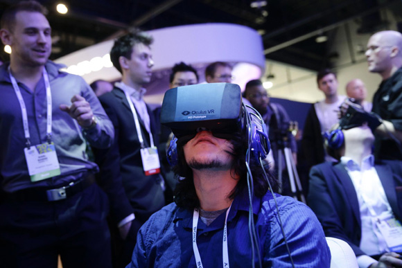 Facebook compra Oculus per 2 mld: la realtà virtuale non è più un gioco Facebook compra Oculus per 2 mld: la realtà virtuale non è più un gioco