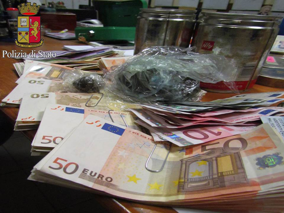 Arrestata 54enne con pensione di invalidità: spacciava. Foto