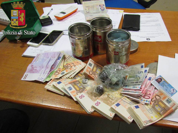 Arrestata 54enne con pensione di invalidità: spacciava. Foto