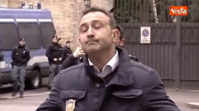 VIDEO: Obama a Roma: residenti Parioli non vogliono chiudere le finestre e discutono con la polizia