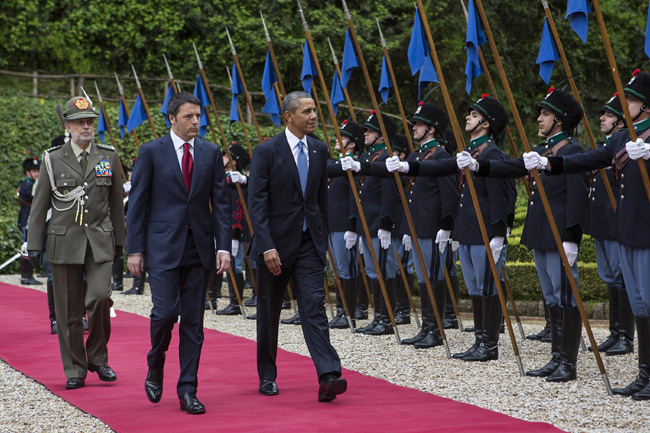 Renzi: “Obama è una fonte d’ispirazione”. Foto e video del tour presidenziale Renzi: “Obama è una fonte d’ispirazione”. Foto e video del tour presidenziale