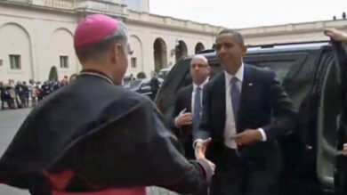 VIDEO: Barack Obama accolto da don Georg in Vaticano
