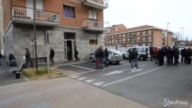VIDEO: Torino, coniugi si accoltellano a vicenda: lui muore, lei è grave