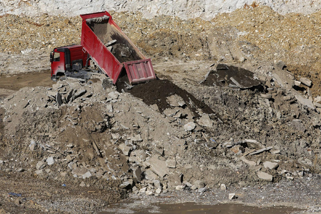 Test taroccati  e aumento dei tumori. Bufera sulla discarica dei veleni