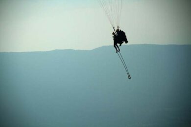 Volare come un uccello ora è possibile. Un sogno che diventa realtà