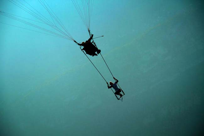 Volare come un uccello ora è possibile. Un sogno che diventa realtà Volare come un uccello ora è possibile. Un sogno che diventa realtà